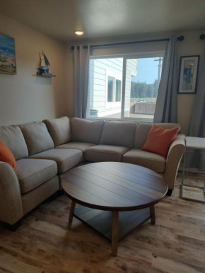 2 bdrm, Walking distance to all